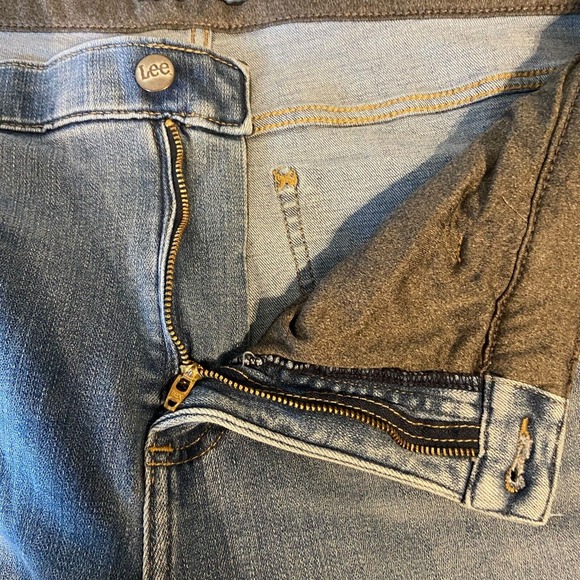 Lee Women Slim Fit Mid Rise Straight Leg Jeans Size 18 Short Light Wash Stretch - Picture 9 of 12